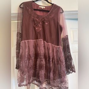 Long sheer sleeve blouse with lace
